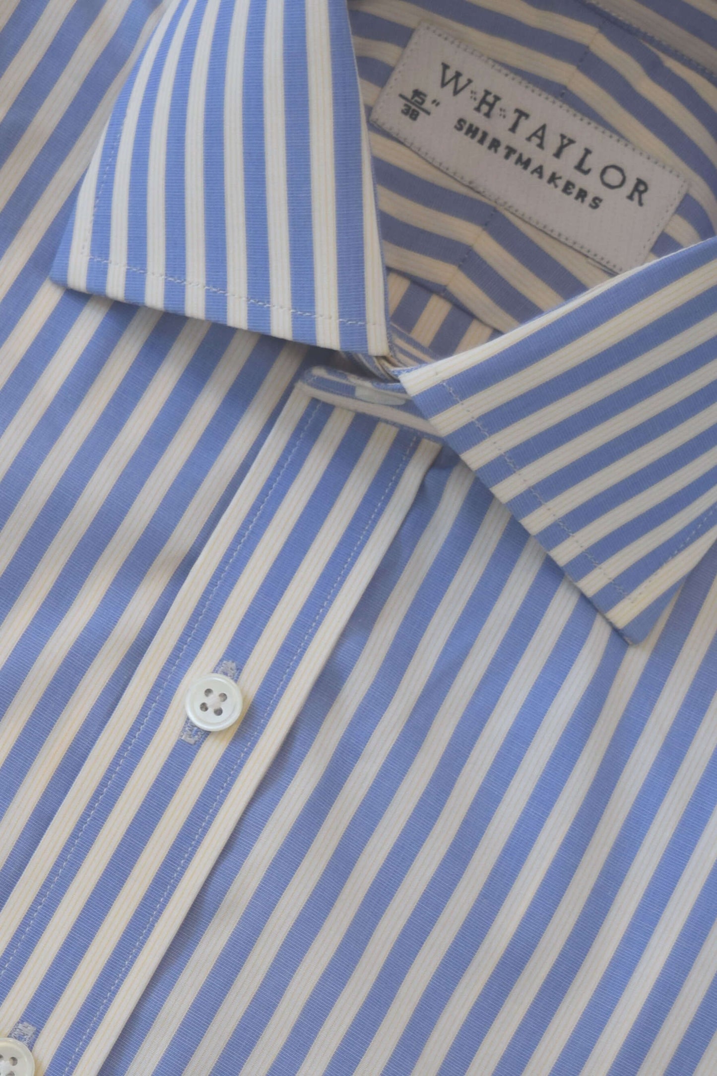 Maßgeschneidertes Herrenhemd aus Popeline in Blau mit bengalischen Streifen