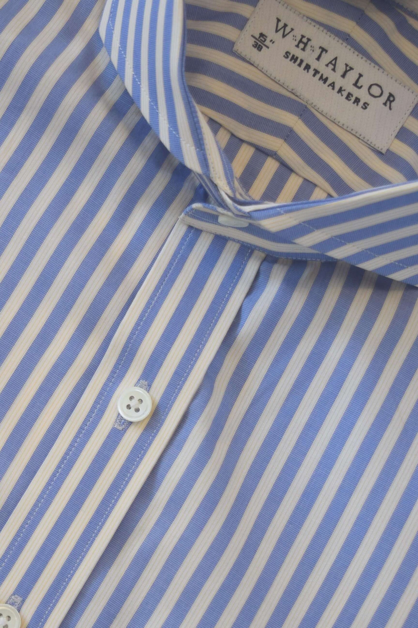 Maßgeschneidertes Herrenhemd aus Popeline in Blau mit bengalischen Streifen