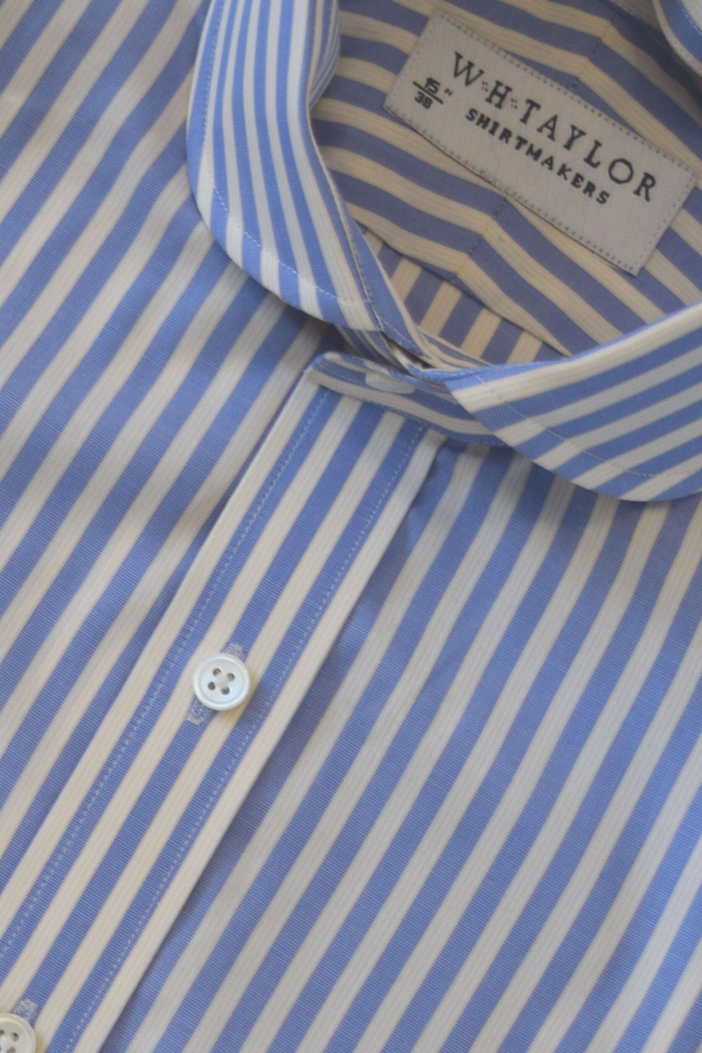 Maßgeschneidertes Herrenhemd aus Popeline in Blau mit bengalischen Streifen